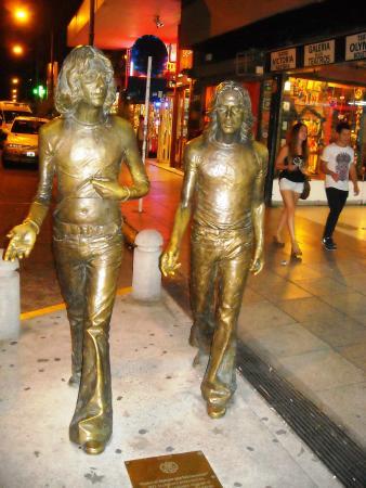 Monumento Homenaje a Sui Generis